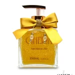 O Sabonete Gel com Glitter Dourado Ghera 350mL une cuidado, fragrância e sofisticação em um único frasco. Além de limpar profundamente a pele, ele oferece uma experiência sensorial envolvente, graças à sua textura em gel com glitter dourado.