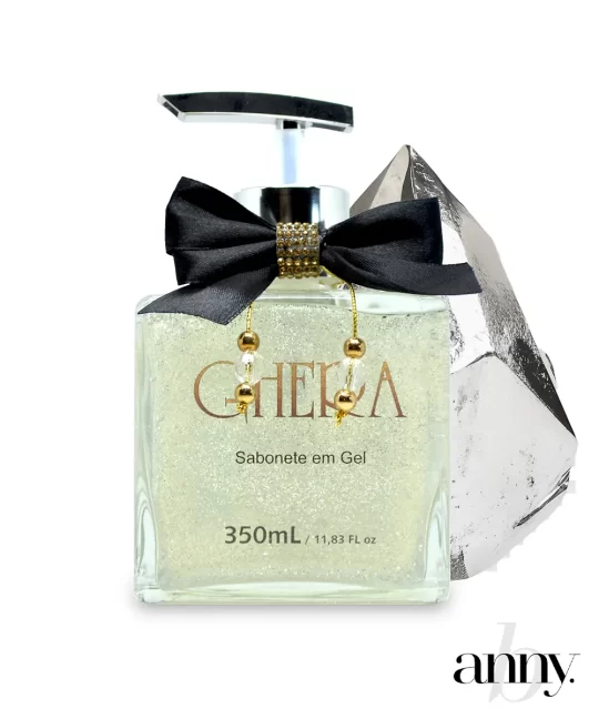 Sabonete em Gel com Glitter Prata Ghera 350mL é a combinação perfeita entre sofisticação, cuidado e beleza. Além de limpar profundamente a pele, ele entrega uma experiência sensorial única com fragrância marcante e textura brilhante.