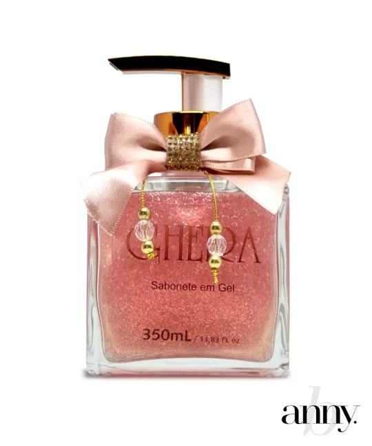 Sabonete Gel com Glitter Rosa Ghera 350mL combina elegância, cuidado e uma fragrância envolvente em um só produto. Além de limpar profundamente a pele, ele transforma o ambiente com seu frasco decorativo sofisticado.
